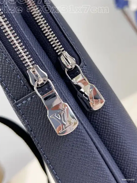 NM VUITTON Slingbag Avenue LOUIS 0422
